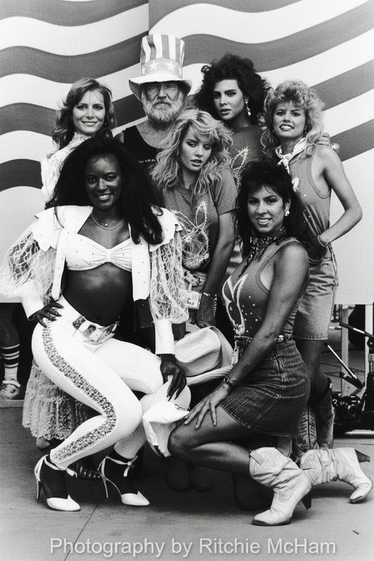 Willie Nelson & Playboy Bunnies — Farm Aid 1986 Original 8x10 B&W Photo